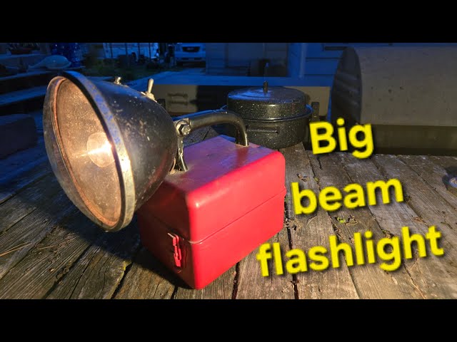 USA1950sヴィンテージBigBeamライト Big Beam Flashlight from then1950s? Let's see if it works! - YouTube