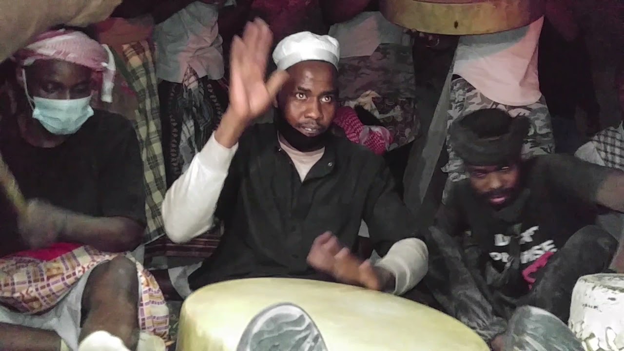 لعب مزمار جماعة ابوالليل وحارة بيشة والمعازيم صف المنتخب وجماعة عمر اللبن(2)