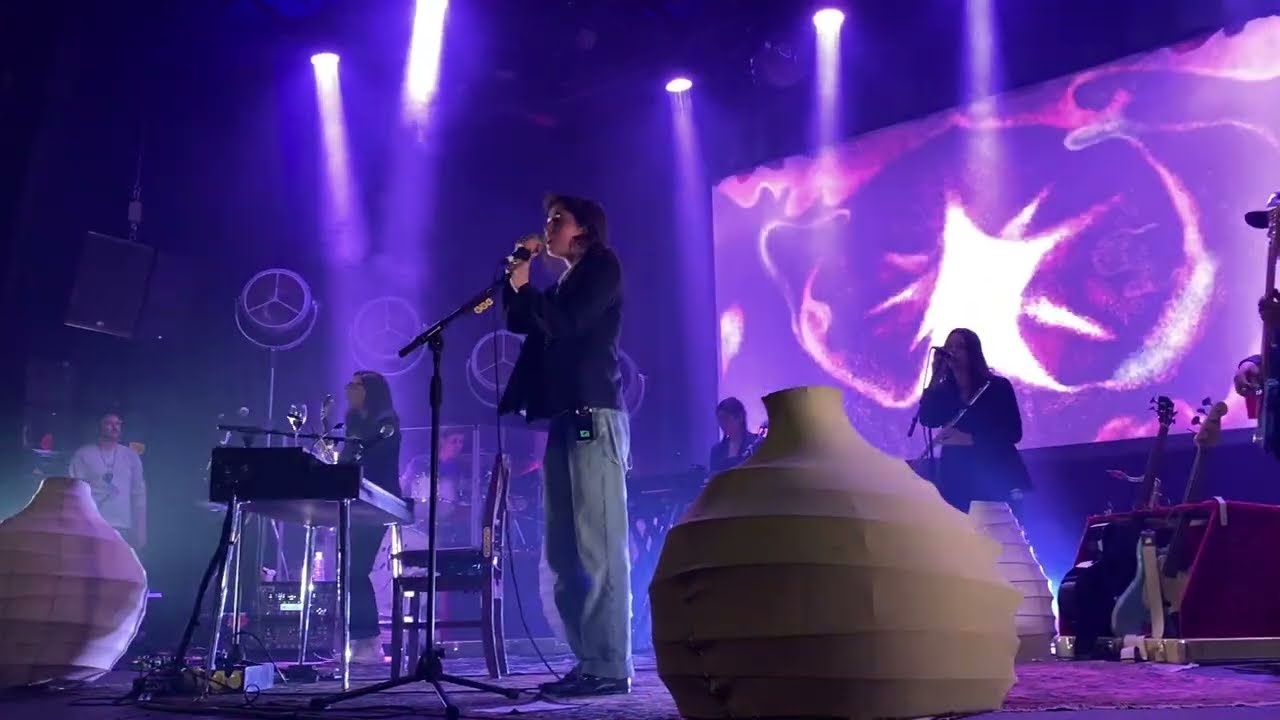 Clairo - 4EVER (Paris 2022)