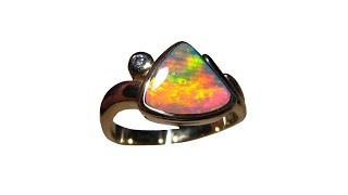 Amazing Color Show Triangle Opal Ring Single Diamond 14k Gold - 8228 | FlashOpal