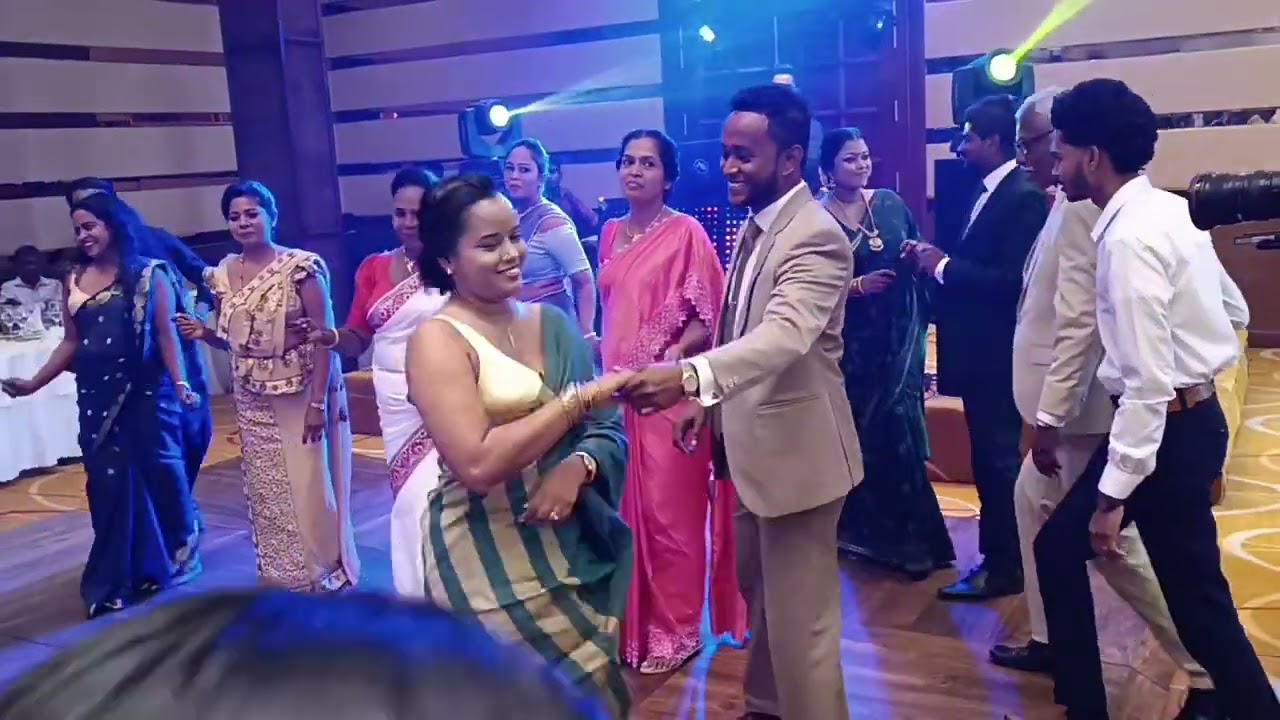 Family Surprise dance (චූටිගෙ මඟුල්ගෙදර😍)