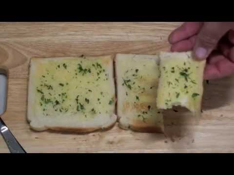 Come rendere aglio Toast