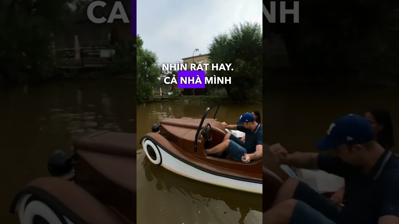 Khám phá thành phố trên chiếc thuyền vịt đặc biệt ở Praha.