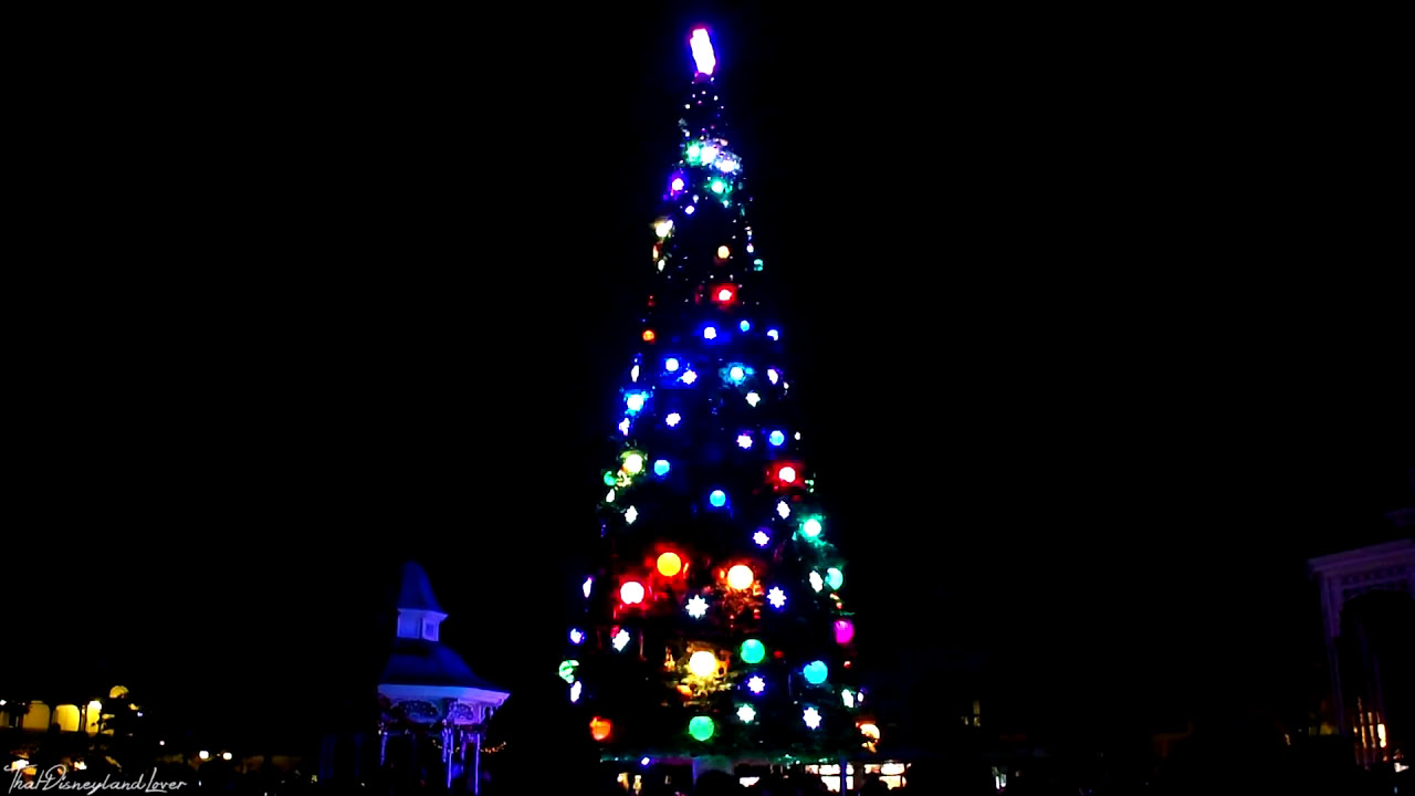 Disneyland paris christmas tree