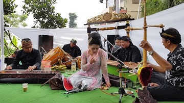 Kacapi Gambang ( Ceceng, Apih Asep & Engkay) : Dago Pakar & Humandeuar