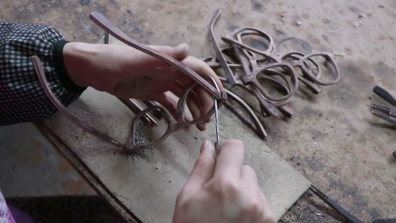 Wood Frame manufacturing process at Kangjing Optics co, ltd.