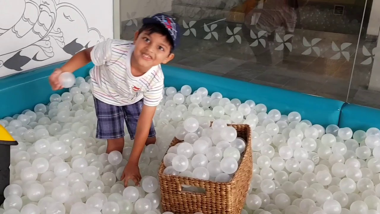 Indoor Playground for kids with Plastic Balls Games Ball Pit Slide l