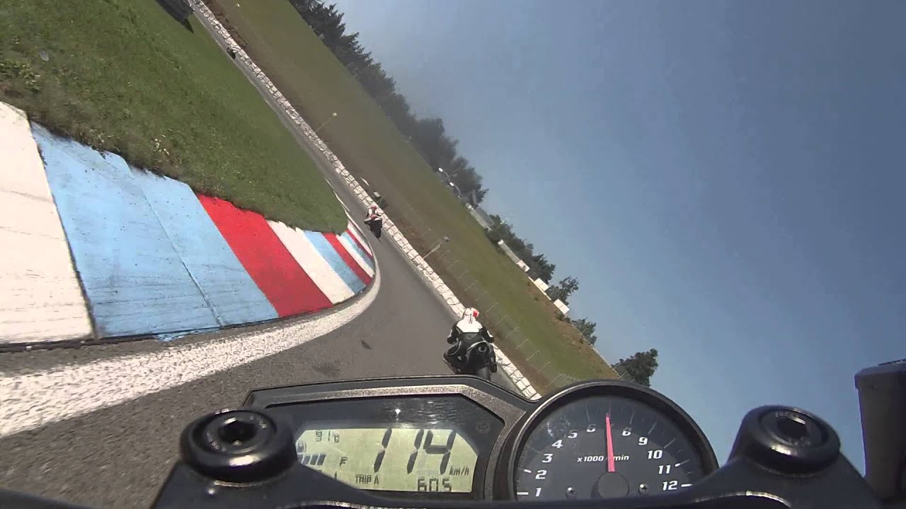 automotodrom brno 1.9.2015 cbr600 vs fz1