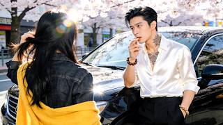 Cold CEO ignores all women—yet falls for a poor girl who resembles his fiancée！