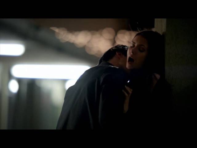 TVD 3x19 - Damon and Elena's steamy motel kiss and bed scene