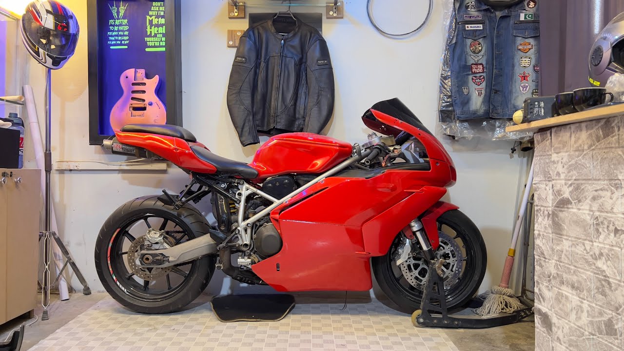 Massive Stone Crusher & Caterpillar Loader Filling the Giant Hopper