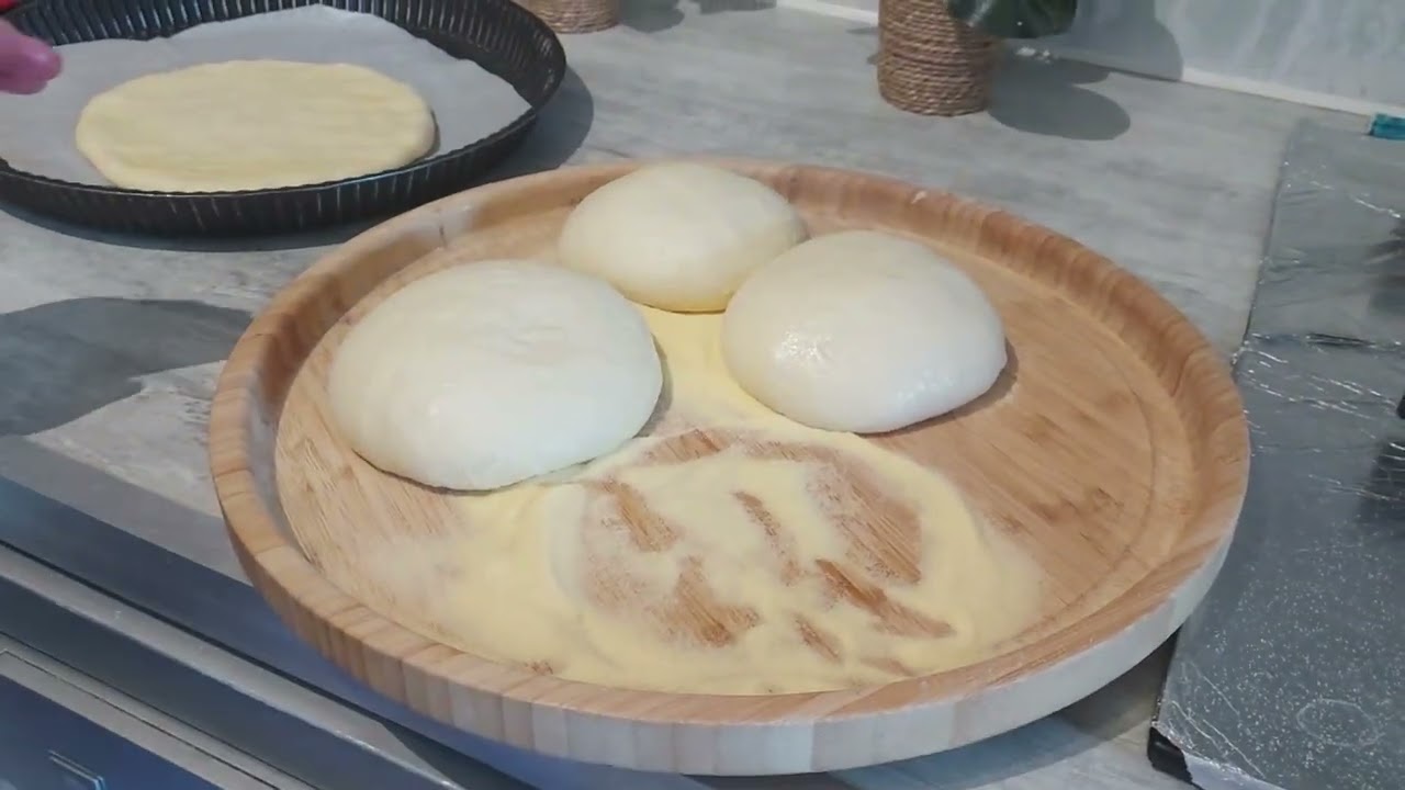 Pain  maison  et  pizza 