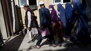Tömegével kérnek útlevelet az afgánok