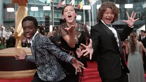 Stranger Things Kids Perform ''Uptown Funk'' At 20...