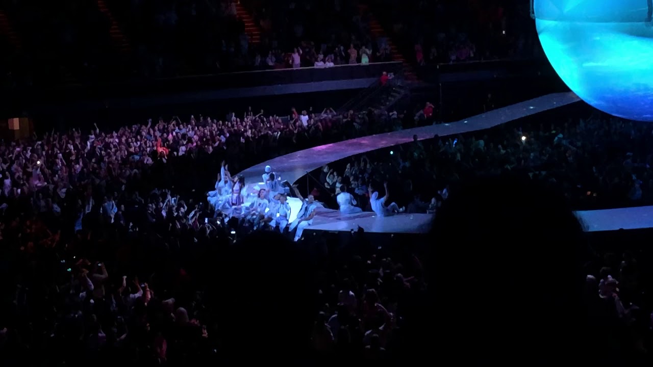 Nasa Ariana Grande Sweetener World Tour Live At The Forum