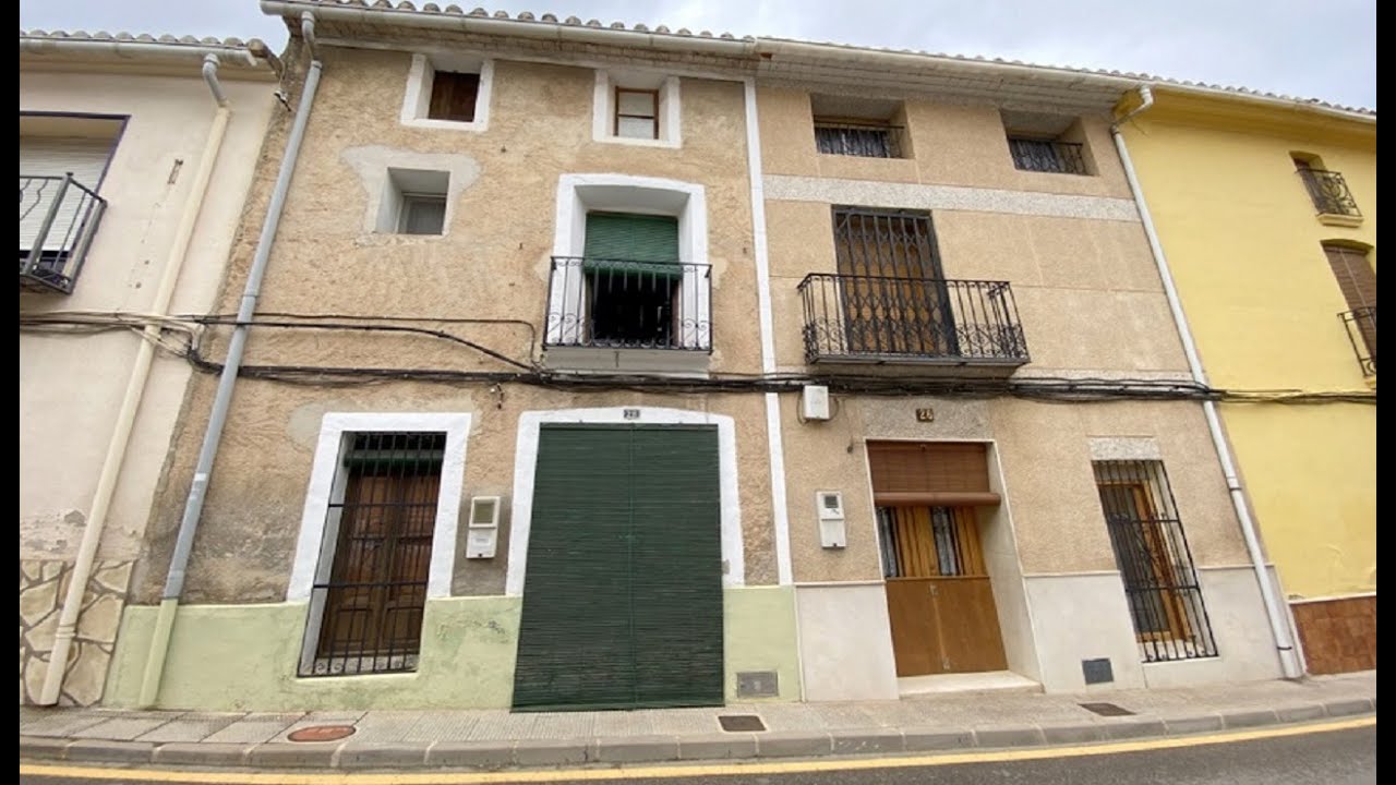 NCB3623 - Traditional Spanish townhouse located in the heart of the village of Sagra €79,000