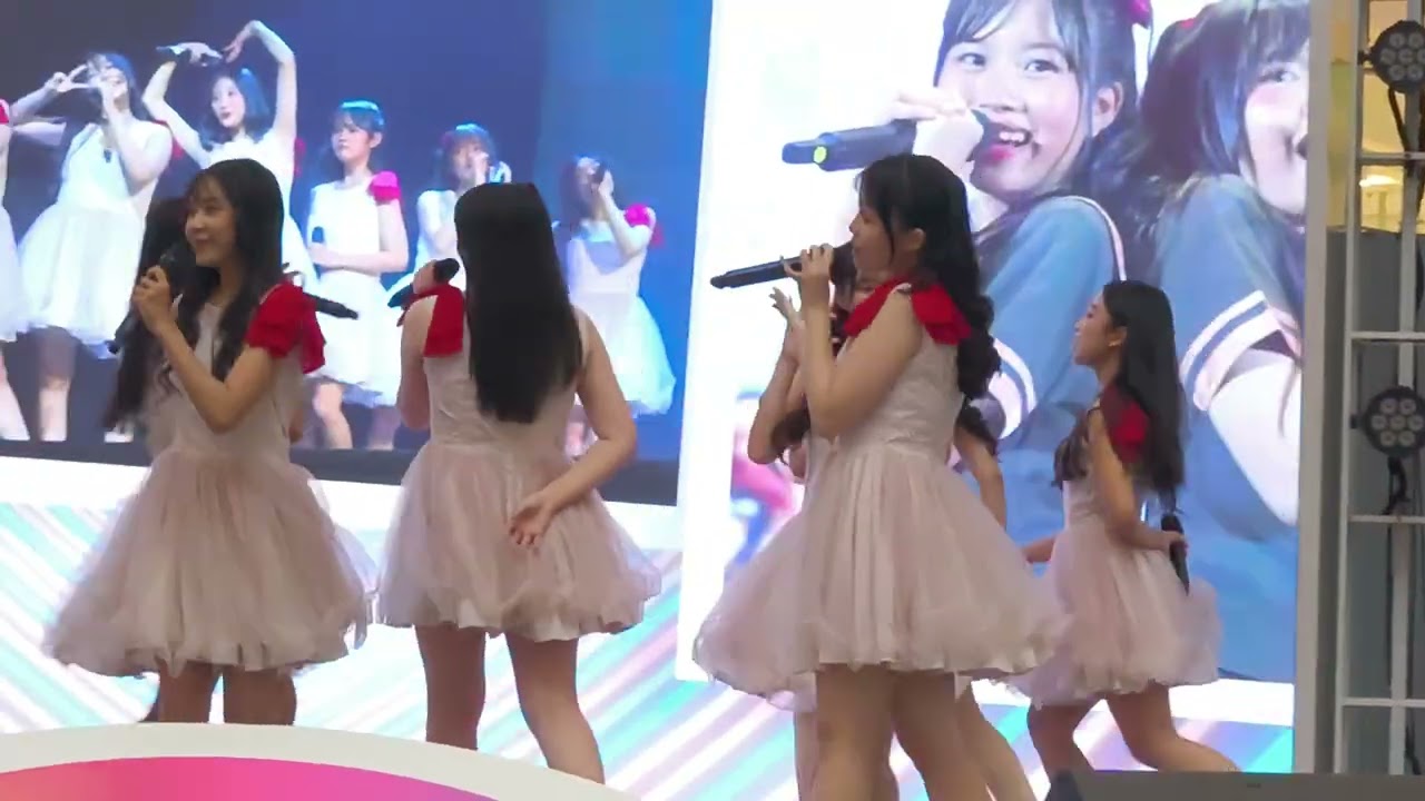 UPgirls - Rasa Ini [Fancam] | SHOP NITE OUT LOTTE MALL DEC '25