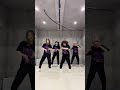 عيونه سود مكحله