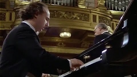 Mozart - Piano Concerto No19 Pollini, Böhm ,Wiener philharmoniker