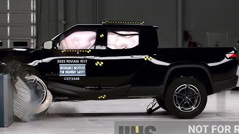 2025 Rivian R1T updated moderate overlap crash test (extended footage)