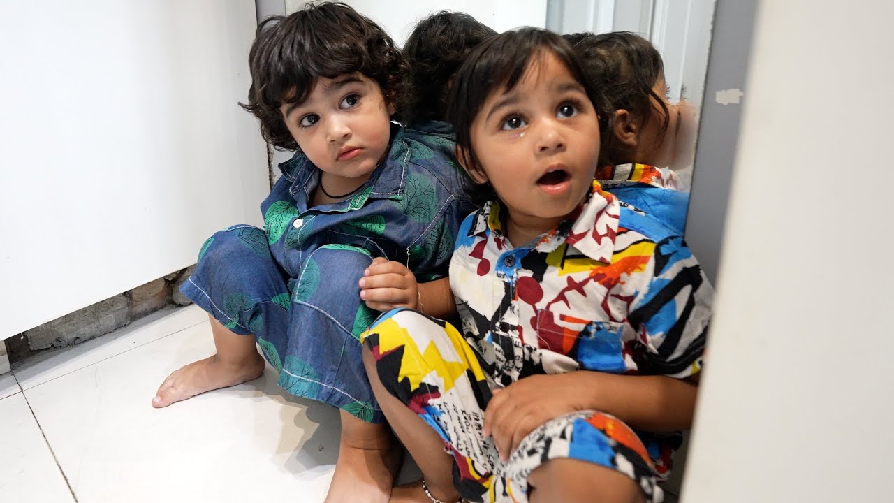 Teeno Bache Khel rahe hai Hide n Seek