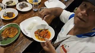Ngepadang (makan nasi Padang) di Warung Padang di Kota Padang 😅👍👍