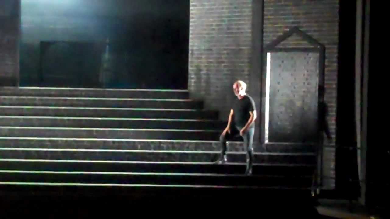 Anthony Michaels-Moore rehearsing cabaletta in 'La Forza del Destino' at Oper Köln