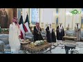 أمير الكويت يقلد الأمير محمد بن سلمان قلادة مبارك الكبير 