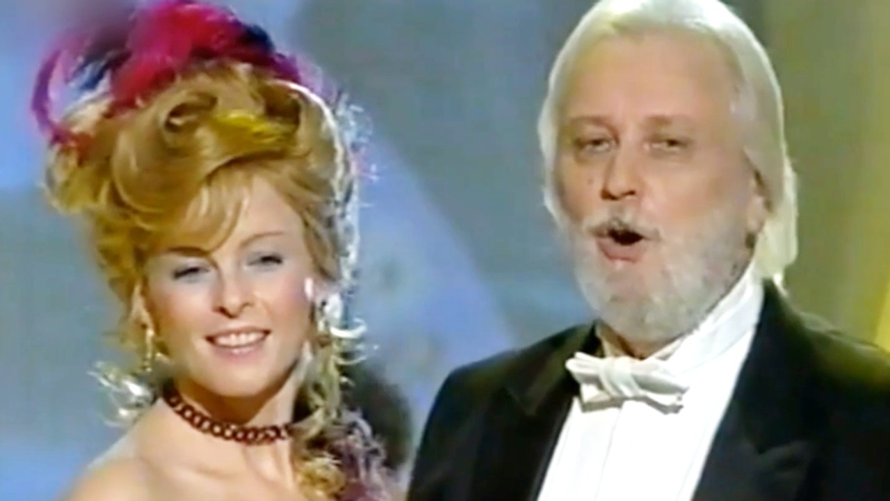 Guarda Daniel Hůlka, Iveta Bartošová, Bohuš Matuš, Karel Černoch a další | Silvestr 2002 su YouTube Guarda Daniel Hůlka, Iveta Bartošová, Bohuš Matuš, Karel Černoch a další | Silvestr 2002 su YouTube
