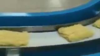 ماذا تفنل الاندومي سمعها