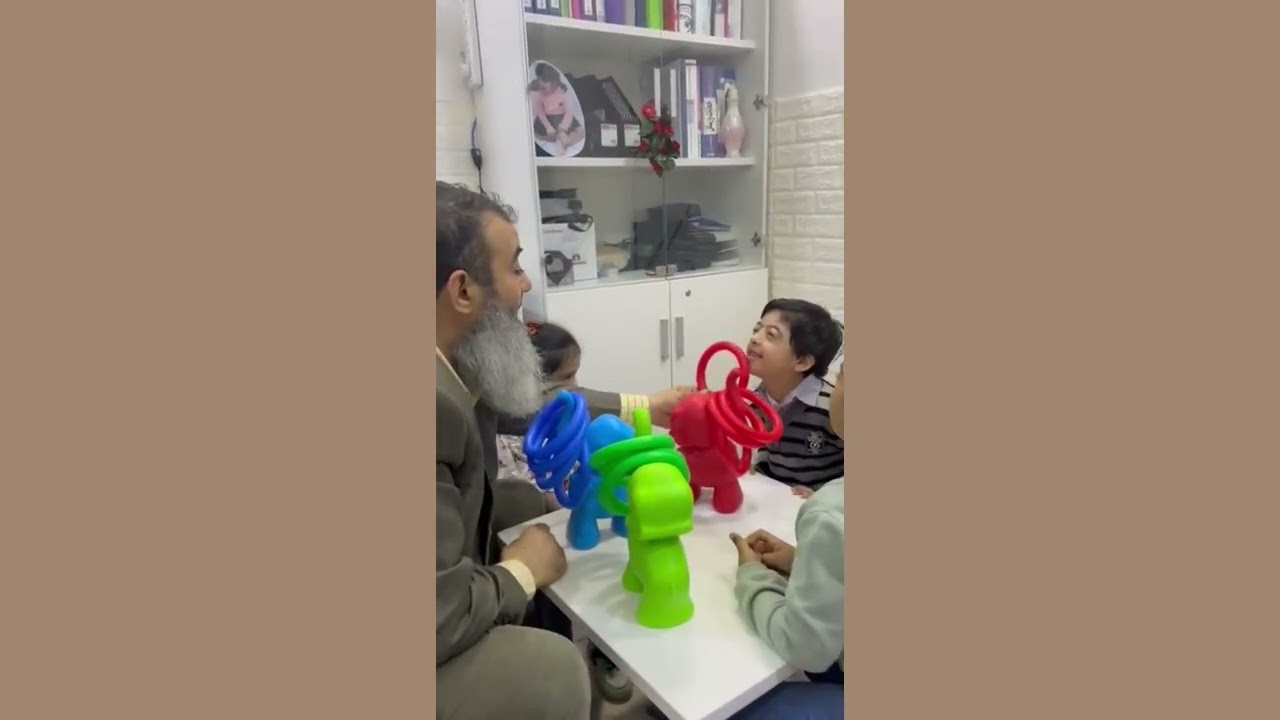 تدريب على الالوان مع اطفال ممن لديهم متلازمة داون مع #أسامة_مدبولي