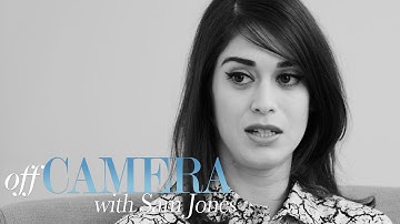 Lizzy Caplan Had Zero Fun on the Set of 