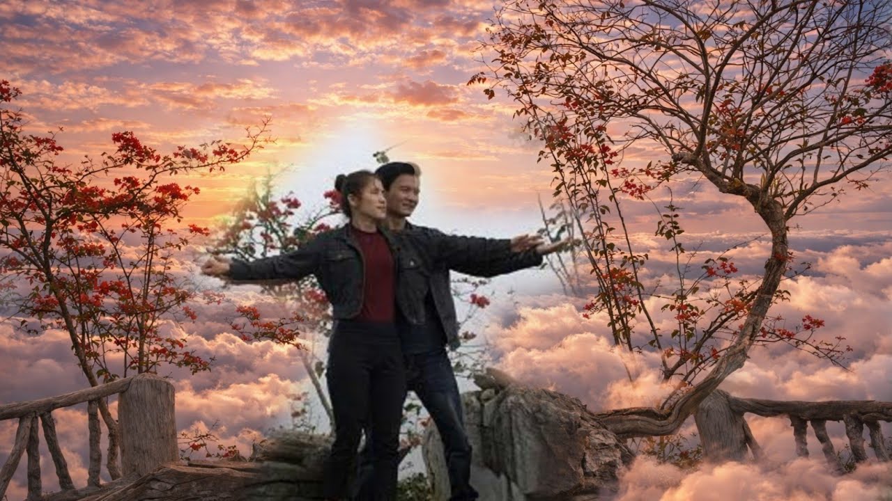 Thu and Tu Phan shared happy moments together, admiring the beautiful scenery from above.