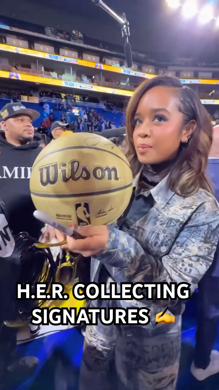 H.E.R. Had to make sure she got Steph’s signature