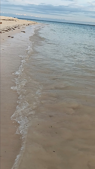ombak di pantai Tanjung Lesung #ombak #pantai #wisata #shorts #shortvideo #banten
