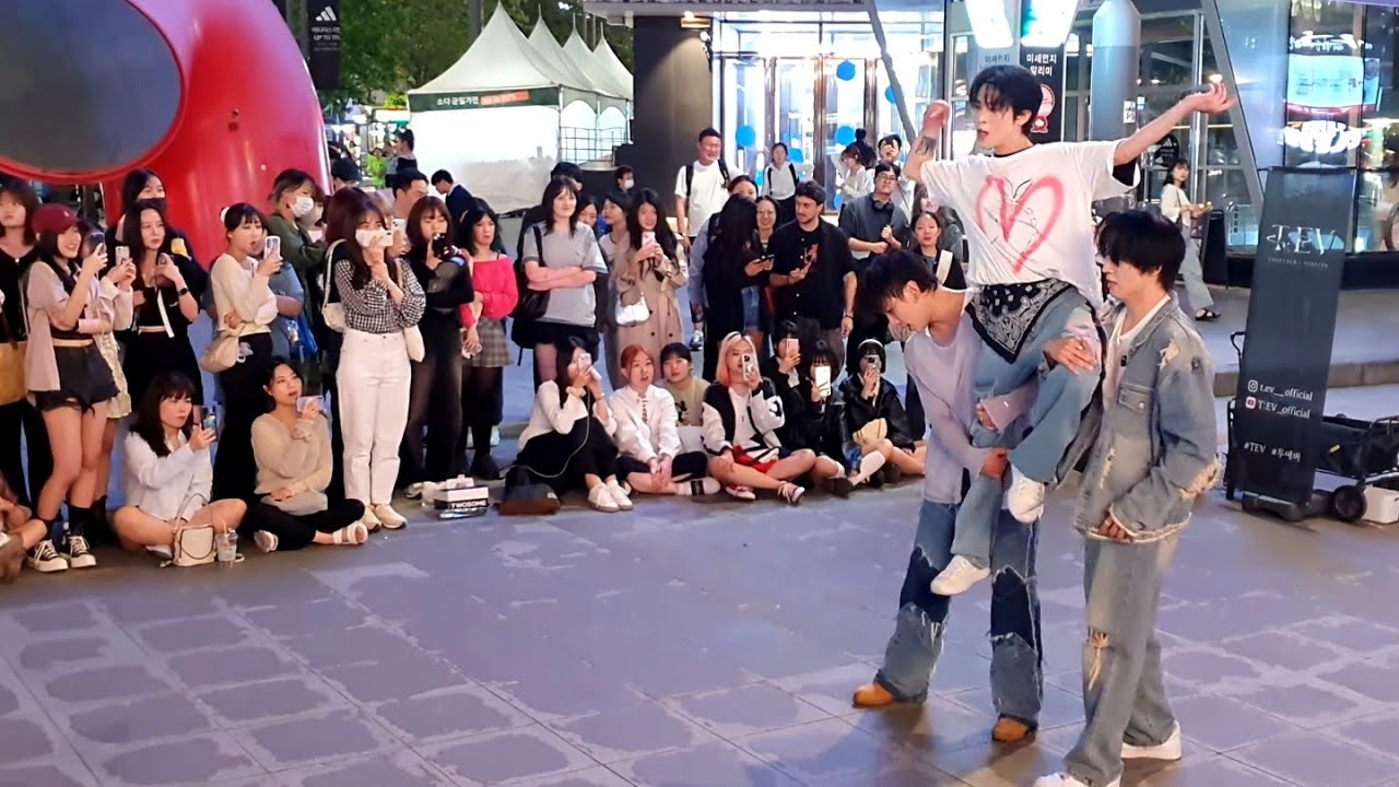 [STREET ARTIST] T:EV (TAEYOUNG, BONGGEUN & YUSEONG). INTERACTIVE SINCHON BUSKING. 240503.