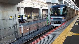 東武ｽｶｲﾂﾘｰﾗｲﾝ竹ノ塚駅(谷塚側)先頭~ﾒﾄﾛ13000系「回送」&「普通 中目黒」入線発車~ｴﾚﾍﾞｰﾀｰ付近