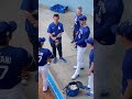 大谷翔平投手がピッチングコーチと何やら話しています‼️コーチはロングロングと言っています!ウィル君は長い長いと訳しています‼️何を話しているのでしょうか?What they are talking?