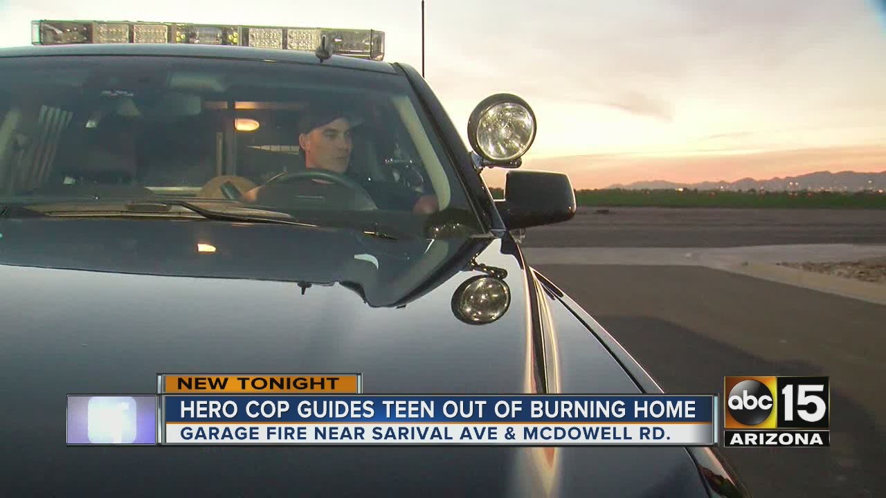 Officer runs into burning home to help rescue Goodyear man - YouTube