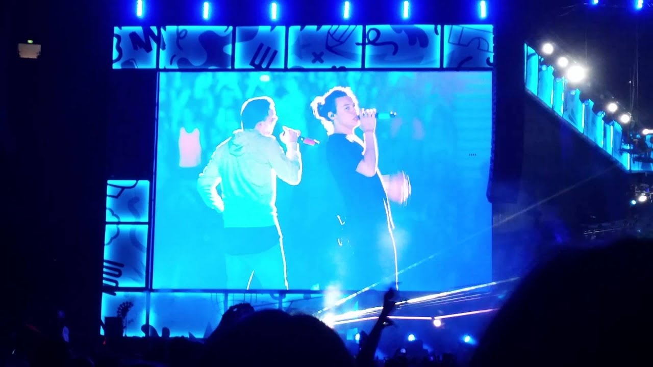 One Direction - Brisbane 11/02/15 - Harry Talking & Little White Lies