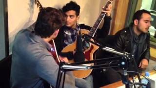 Reik cantando en vivo en el programa