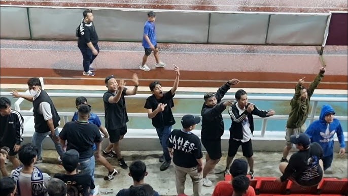 Kerusuhan Antar Suporter Pecah di Laga PSIS Semarang VS Persib Bandung | Liputan6 - YouTube