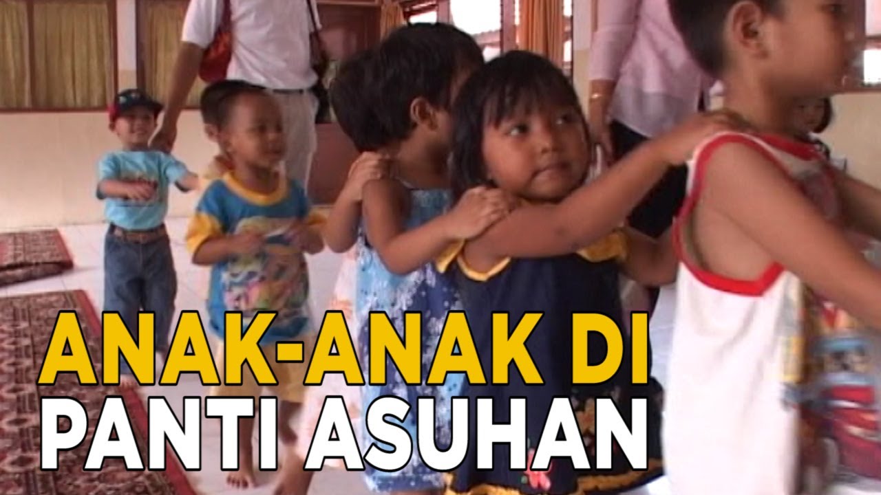 Bermain bersama anak-anak di yayasan panti asuhan | JELANG SIANG