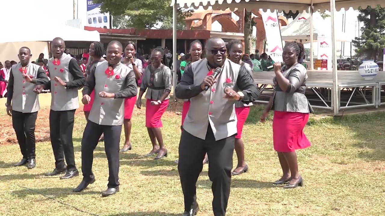 GOSPEL ELITE CRESCENDO CHOIR//Bwe nali nga nebakidde ddala...