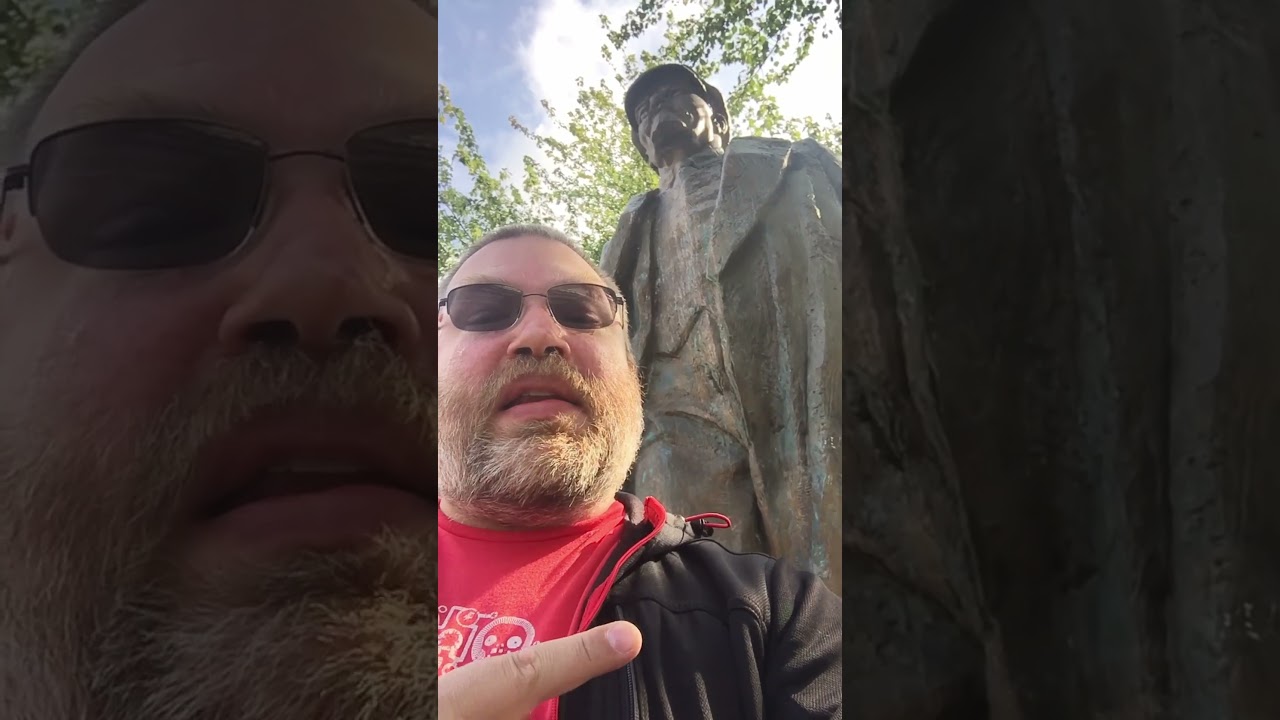 Why don't they tear down the Lenin statue in Seattle?