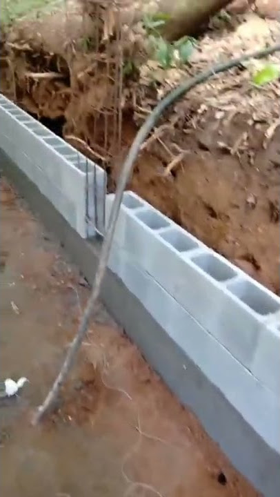 começando um muro de contenção...muito bem feito...bloco de 14