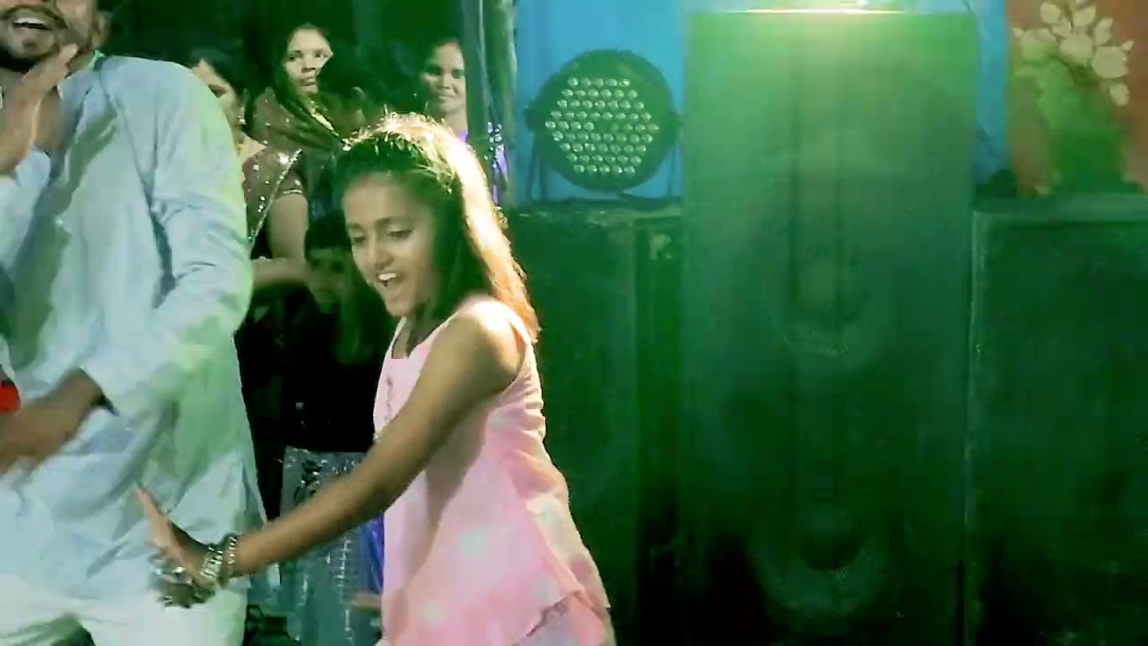 bhaiya ka tilak chadhega/ mamu ka tilak chadega/ dekho gav me tilak kaise chadta hain