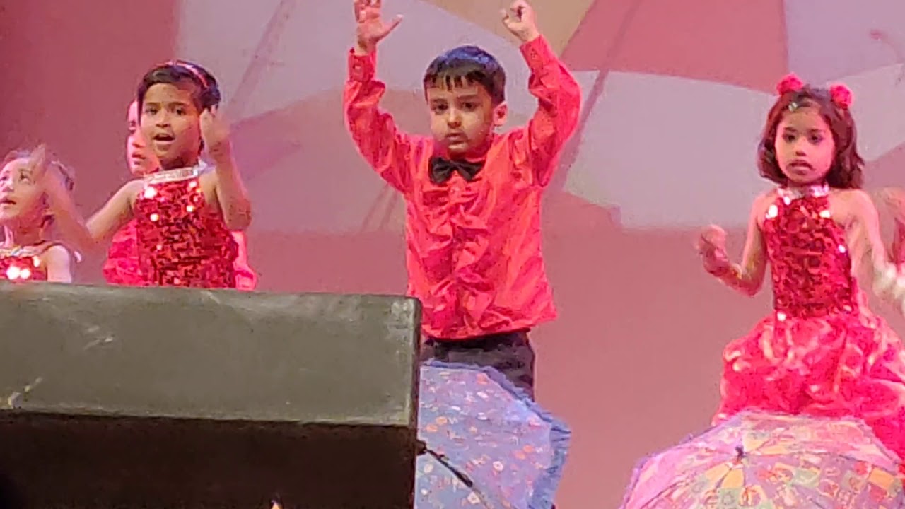Zoobi Doobi dance performance by Viransh Jain and his classmates - YouTube