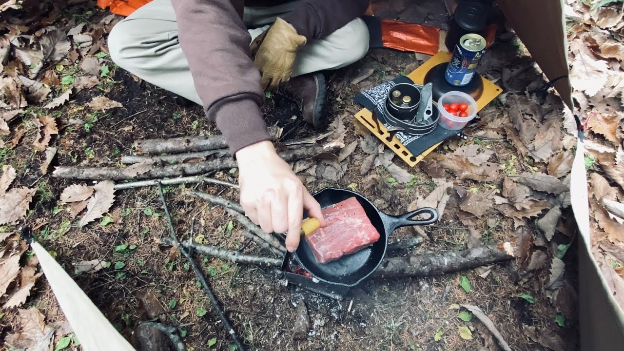 紅葉と雨と夜長を愉しむミニマムソロキャンプ (Part54)Autumn leaves.unroof