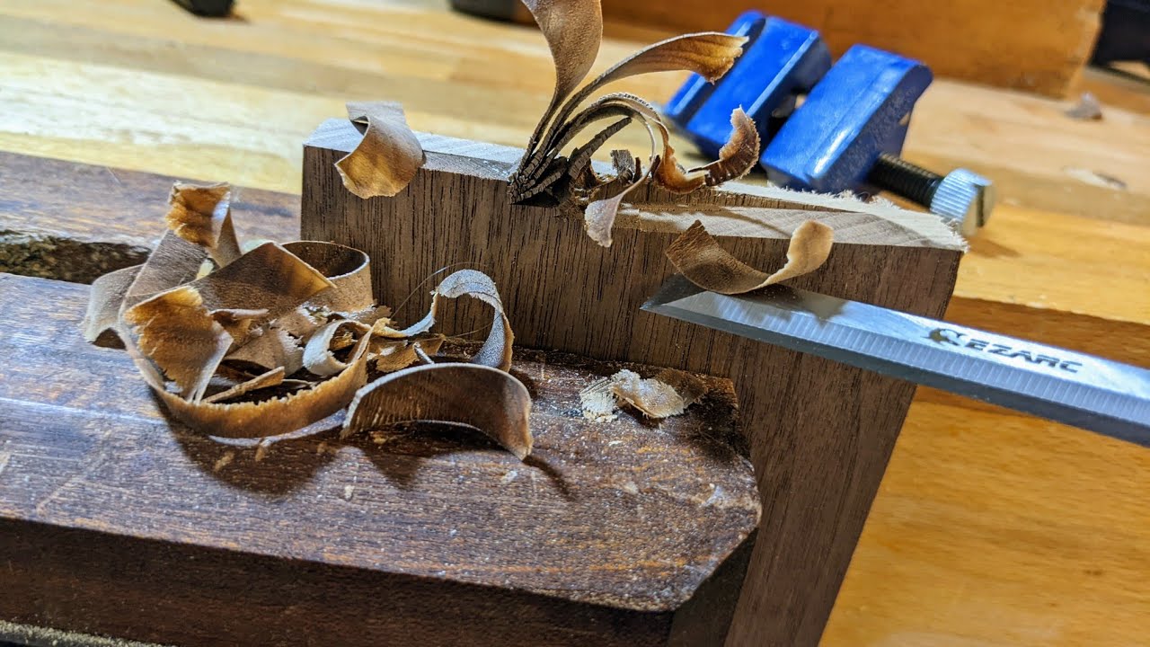 Sharpen a Chisel - HONING GUIDE